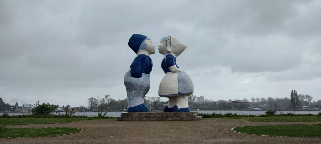 Kissing Statue near Zaandam